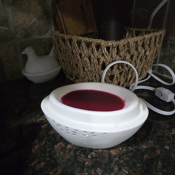 Scentsy White and Red Decor Accent - Picture 2 of 7